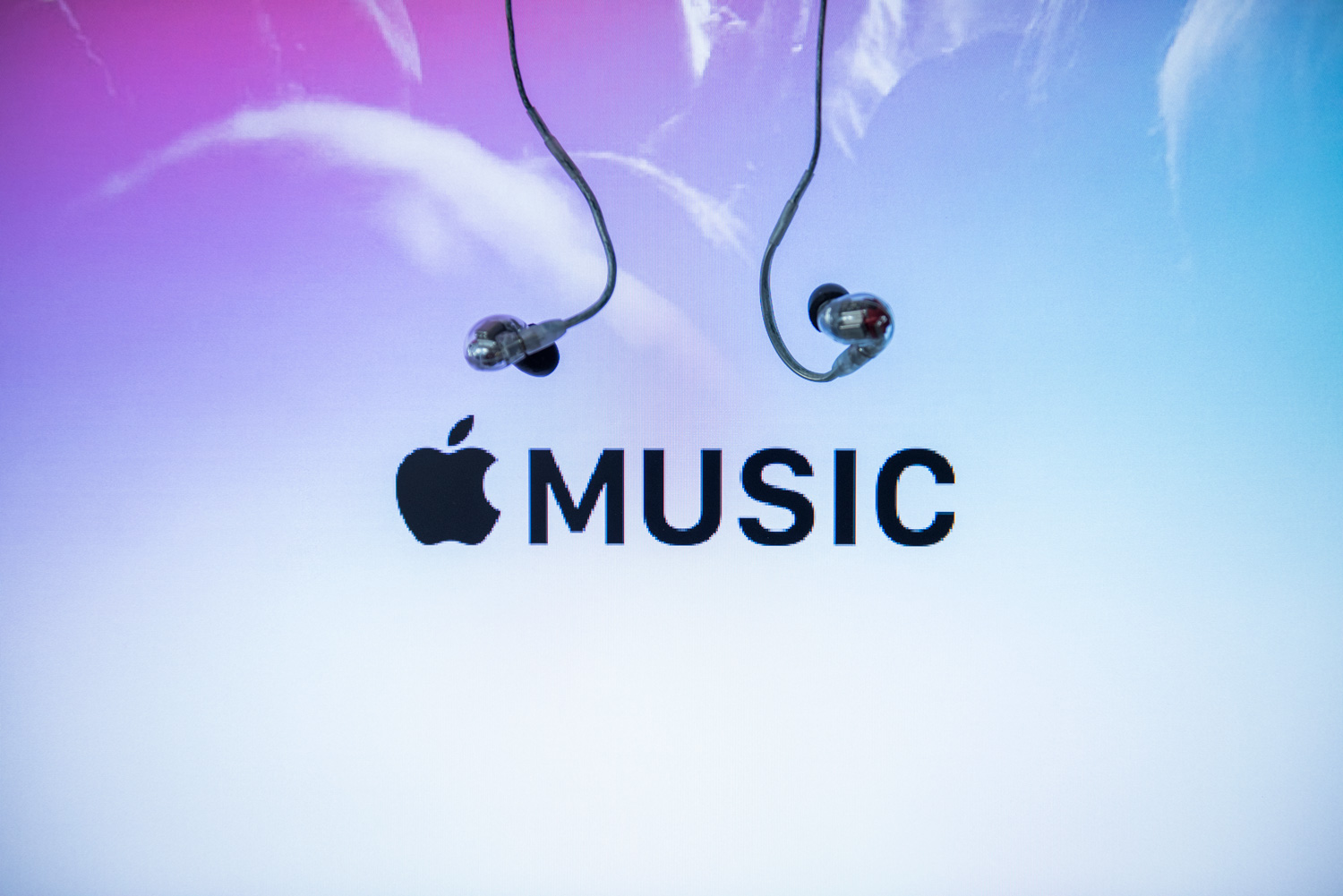 Apple Music опубликовал рейтинг самых популярных альбомов и песен в России  в 2017 году