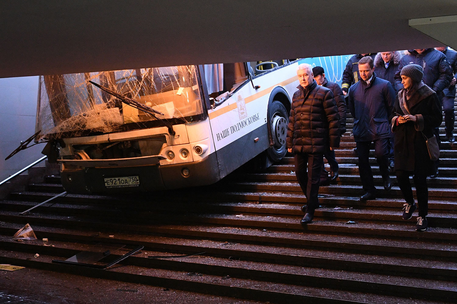 В Москве автобус заехал в подземный переход у станции «Славянский бульвар»