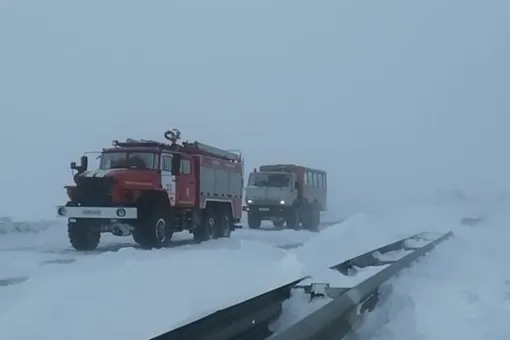 В Челябинской области из-за непогоды на дорогах застряли больше 1000 человек. В регионе задержали авиарейсы и поезда, в школах отменили занятия