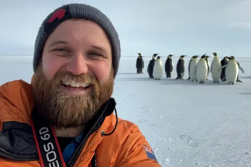 -57 °C, активный вулкан и три пары брюк сразу: пользователь TikTok уже более 5 лет работает в Антарктиде и рассказывает о своей жизни