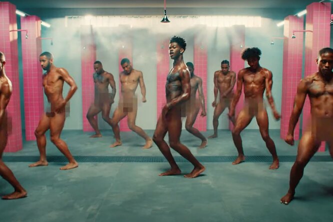 Порно видео танцуют парни голые