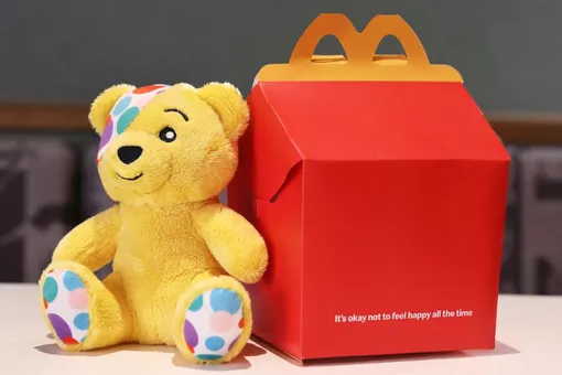 Британский McDonald’s убрал улыбку с упаковок
«Хэппи Мил» и слово «Хэппи» из названия, чтобы привлечь внимание к проблеме психического здоровья