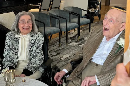 В Филадельфии поженилась пожилая пара. Невесте — 102 года, а жениху — 100 лет