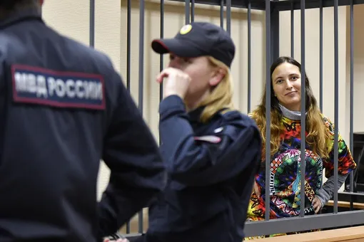 Врачи попросили Владимира Путина освободить художницу Сашу Скочиленко. Ее приговорили к 7 годам колонии по делу о фейках про армию