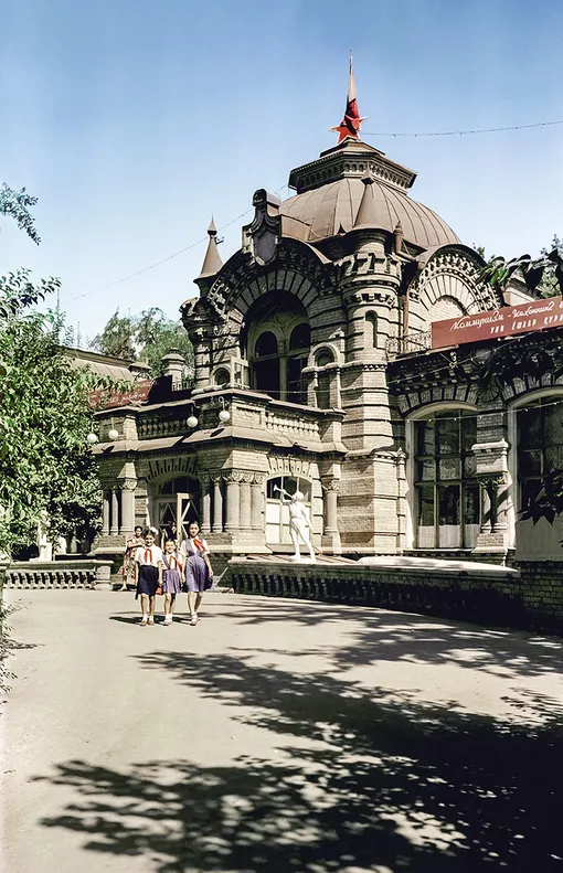 Ташкент. Городской Дворец пионеров и школьников имени Н. Островского. 1960-е