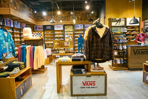 Владелец Vans, The North Face и Timberland займется оптовыми поставками одежды в Россию