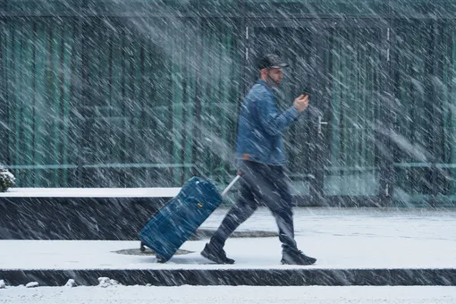 Москвичей предупредили о заморозках, снеге и сильном ветре в выходные