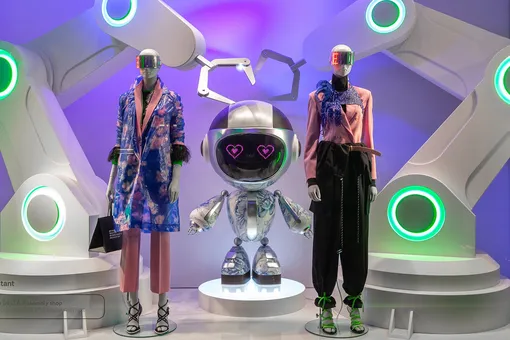 Роботы, голосовые помощники и мода — в новых витринах ДЛТ