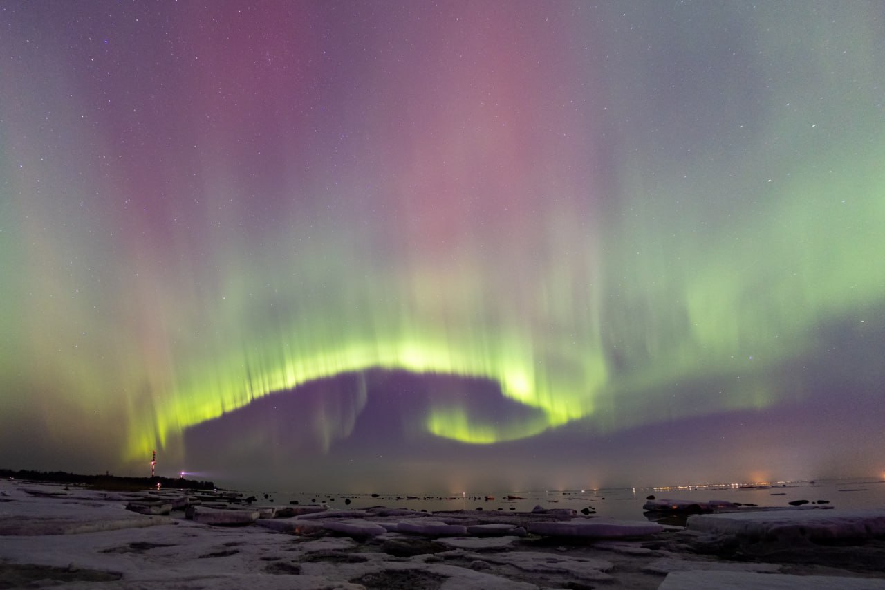 Каким было северное сияние в России в ночь на 4 марта — фоторепортаж из  соцсетей