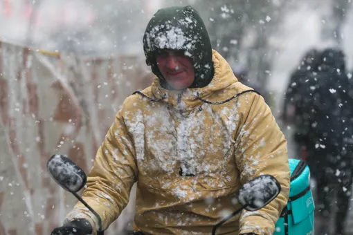 Снег с дождем в центре Москвы 8 мая