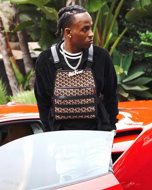 Rich the Kid c нагрудным органайзером, который Шерон Барбер сделал из сумки Goyard