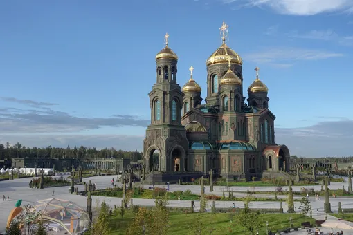 В парке Минобороны «Патриот» молния ударила в четырех человек. Один мужчина умер