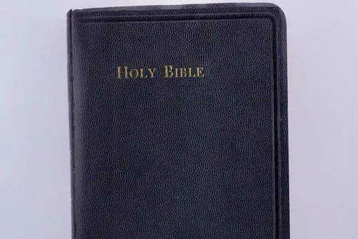 Личную Библию Элвиса Пресли выставили на аукцион. Стартовая цена — $30 тысяч