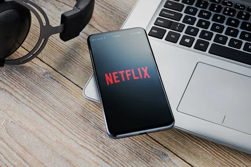 Netflix начнет производить оригинальный контент в России. Среди первых проектов — сериалы об Анне Карениной и эпохе 90-х