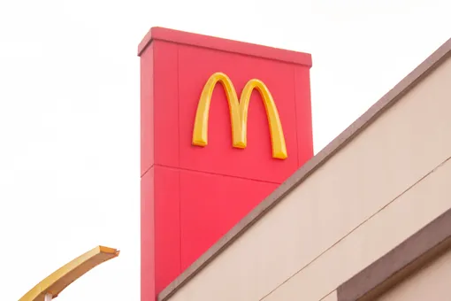 Мировые продажи McDonald’s упали впервые с 2020 года