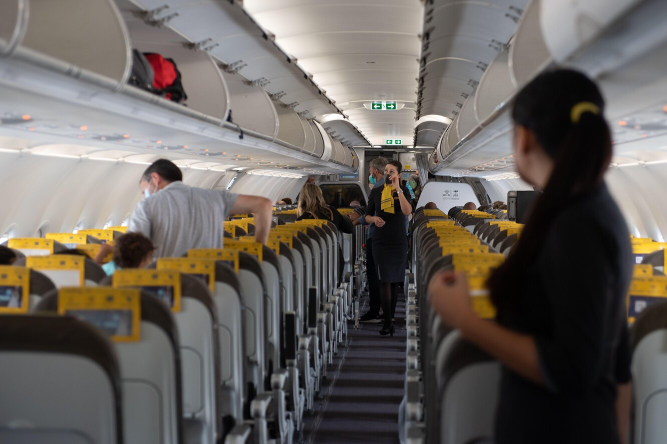 Se puede subir comida al avion vueling