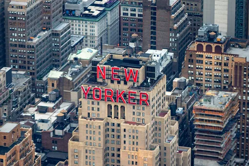 Мужчина жил в отеле New Yorker бесплатно на протяжении 5 лет. Его удалось выселить после того, как он решил оформить здание на себя