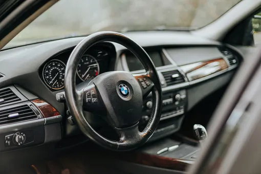 В США мужчина отсудил почти $2 млн у BMW. Ему оторвало палец дверью автомобиля