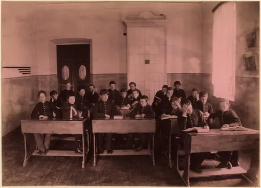 Классная комната Александровского реального училища, Конец XIX века
