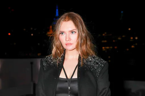 Анна Делви (Сорокина) устроила показ на неделе моды в Нью-Йорке, несмотря на домашний арест
