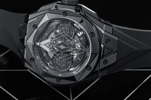 Hublot представили полностью черную графичную новинку