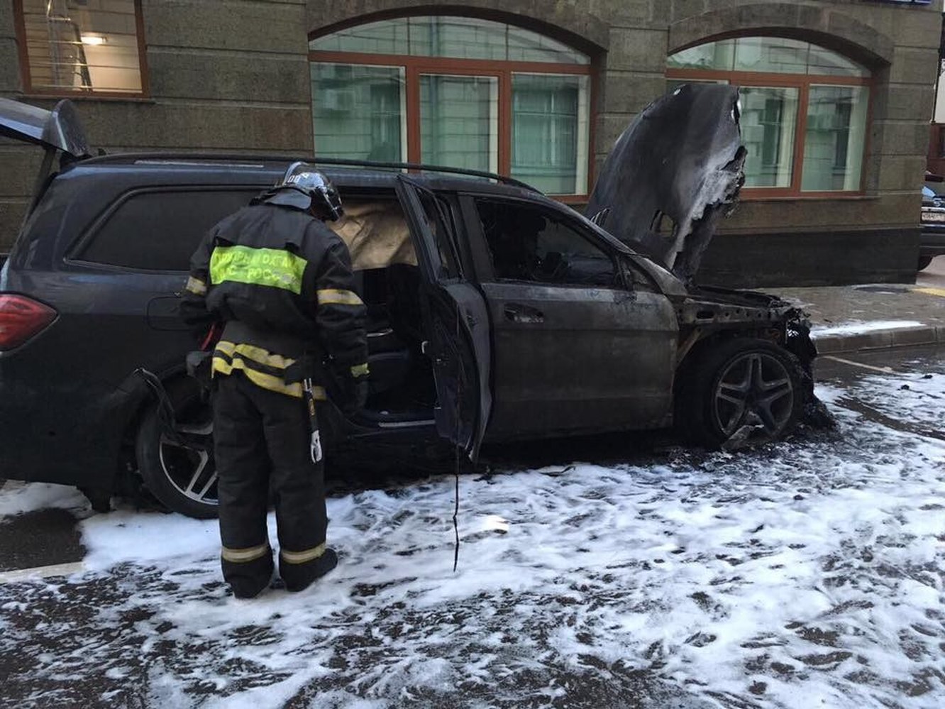 В Москве сожгли две машины у офиса адвоката, защищающего интересы Алексея  Учителя