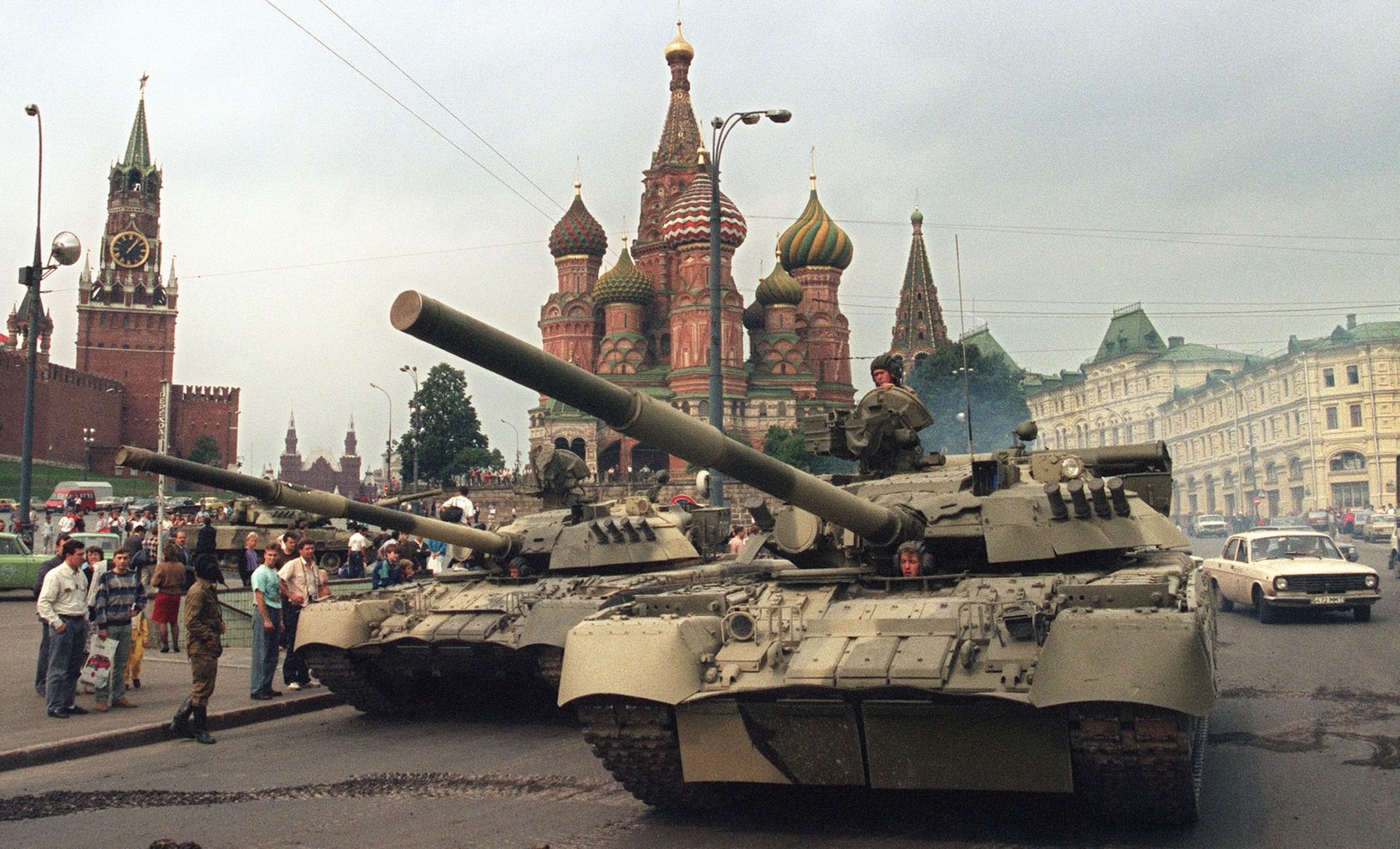 В каком году произошел государственный переворот. Август 1991 путч танки. Августовский путч 1991 ГКЧП. Путч 1991 Манежная площадь. Августовский путч 1991 танки.